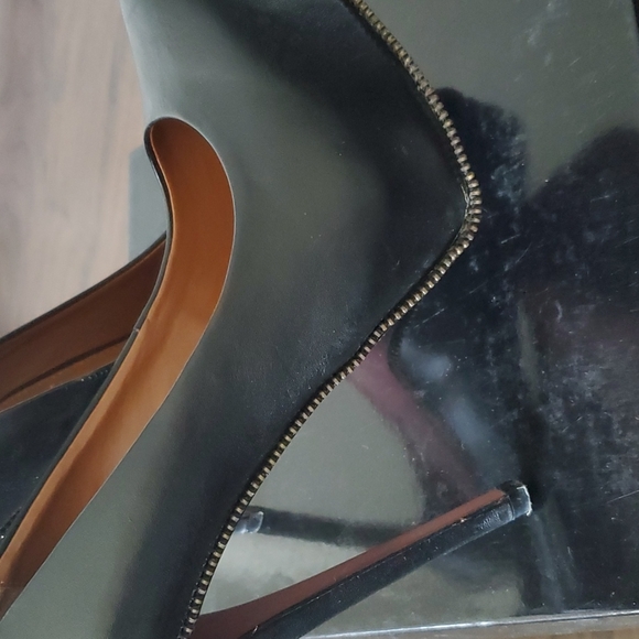 Zipper Black Boutique 9 Heels - Picture 4 of 4